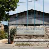 La Lega navale Bari vide la luce nel 1901 e ha due sedi dislocate nel porto, una vicina al Varco Pizzoli...